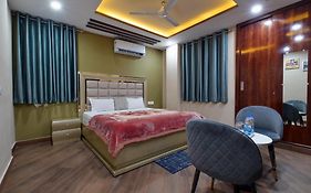 Hotel Violett Doors
